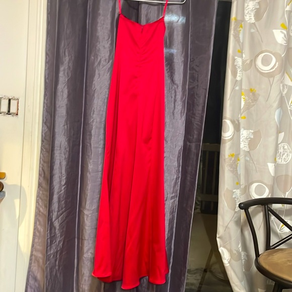 FORMAL STRAPLESS LONG RED DRESS - Picture 2 of 2